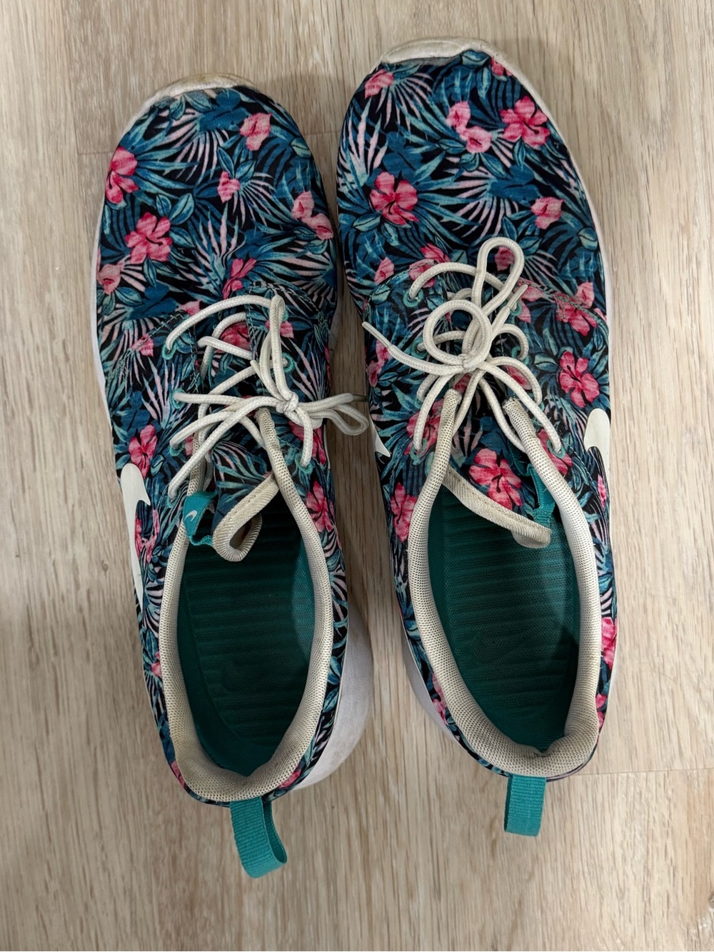 Men’s Size 11 Nike Roshe Run Floral Print Sneakers